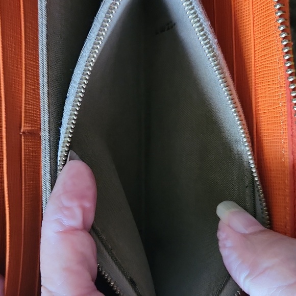 FENDI ORANGE LEATHER VITELLO ELITE ZIP AROUND WALLET EUC! Stunning! - Picture 4 of 6
